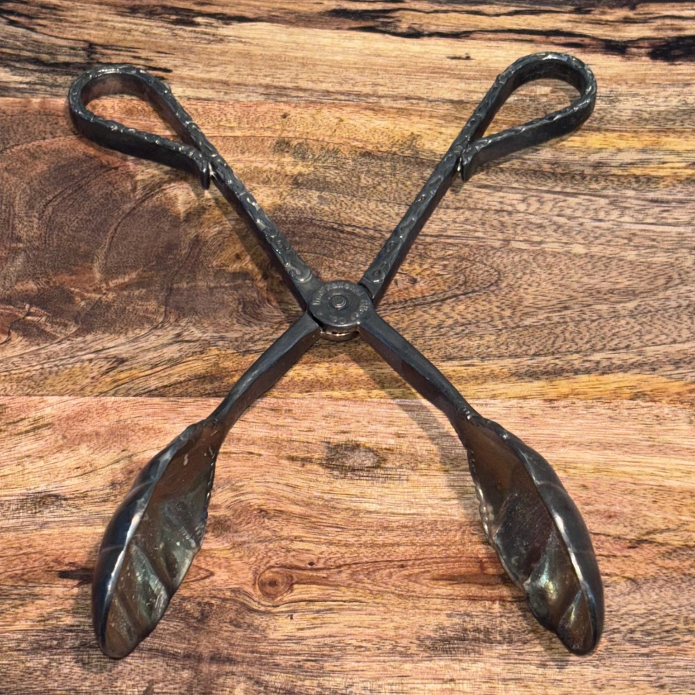 International Silver Co. Silver Vintage Serving Tongs Ornate Shell Victorian